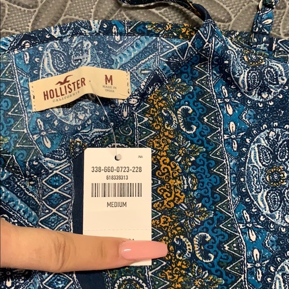 Blue hollister tank - Picture 2 of 2